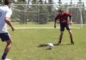 停球高空球,地滚球低平球高空球