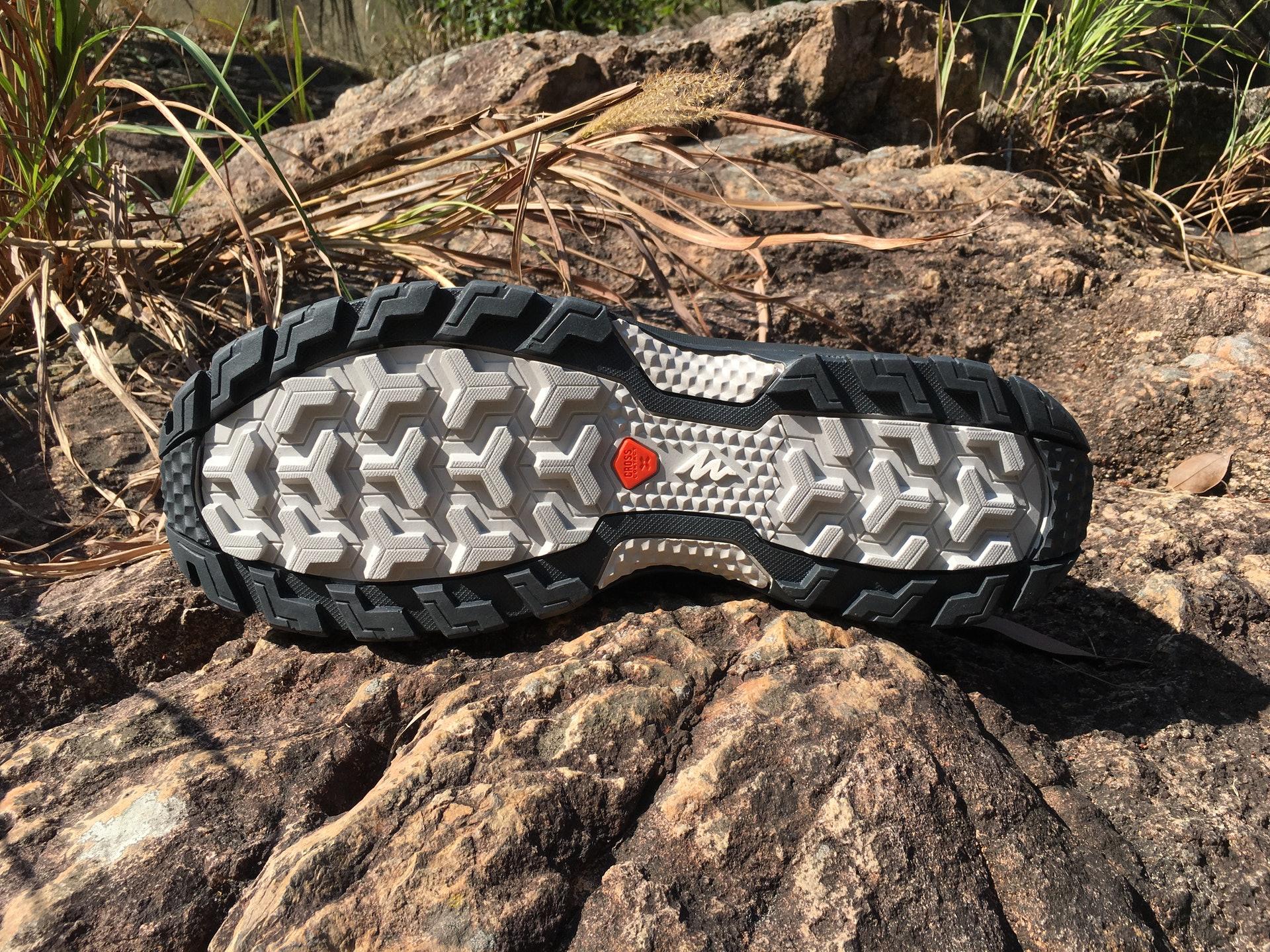 迪卡侬登山徒步值得买的,迪卡侬登山鞋值不值得买