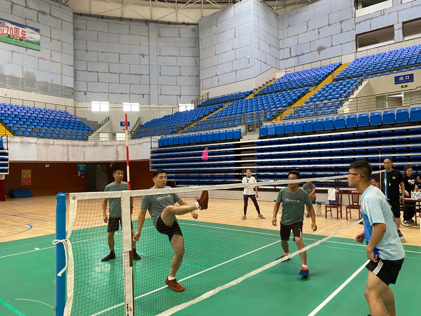 小小毽球空中飞舞,让毽球飞起来