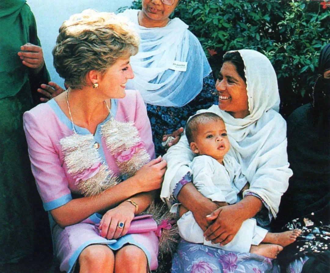 戴安娜王妃传奇一生,戴安娜王妃永远不会被人忘记