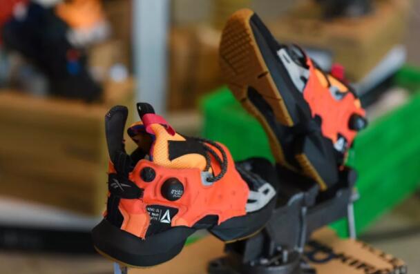 嗜鞋如命的人把鞋穿坏了怎么办？学她拆了重组！我还能再穿30年