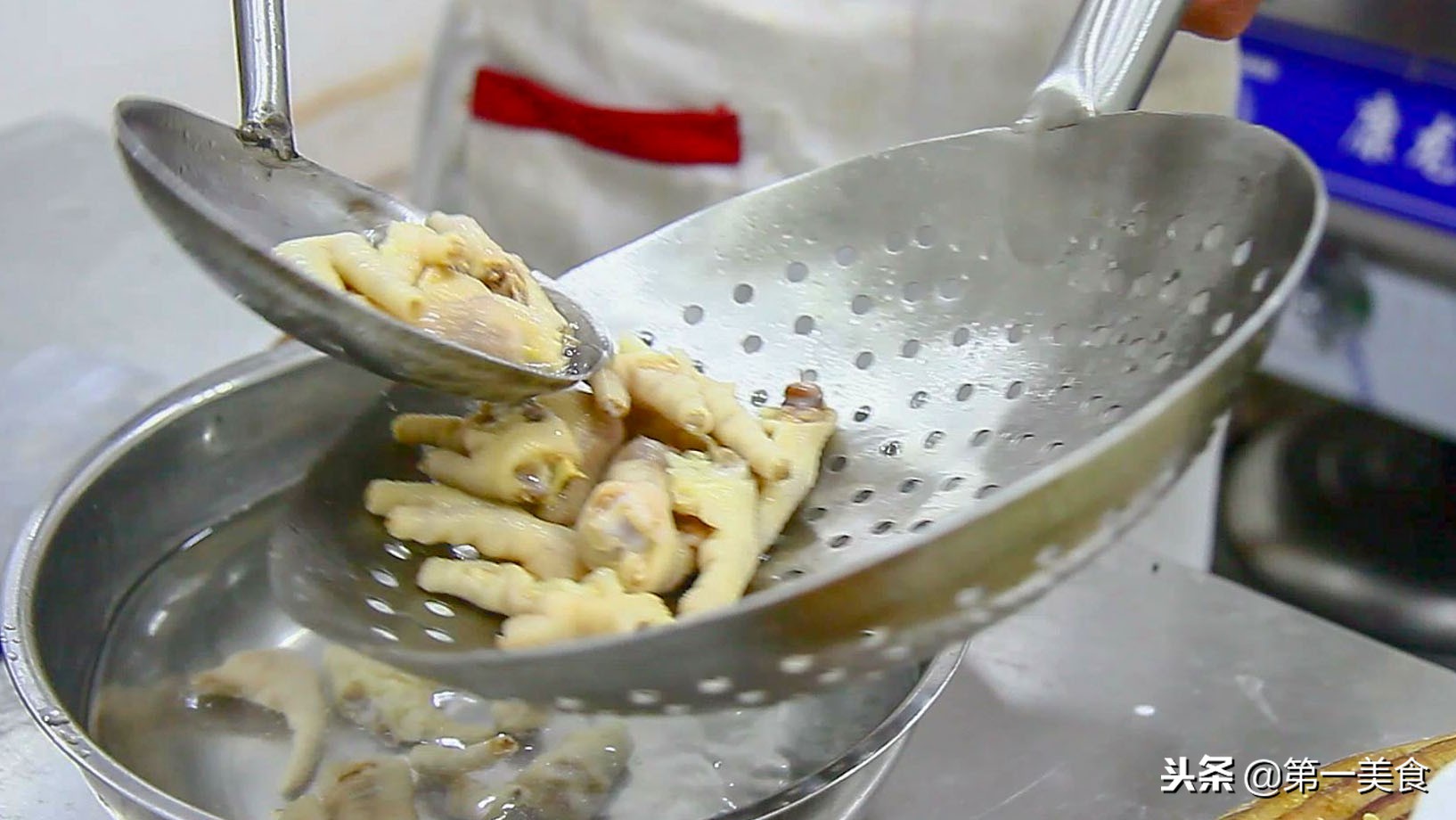 厨师长做的虎皮鸡爪,厨师把泡椒鸡爪做绝了