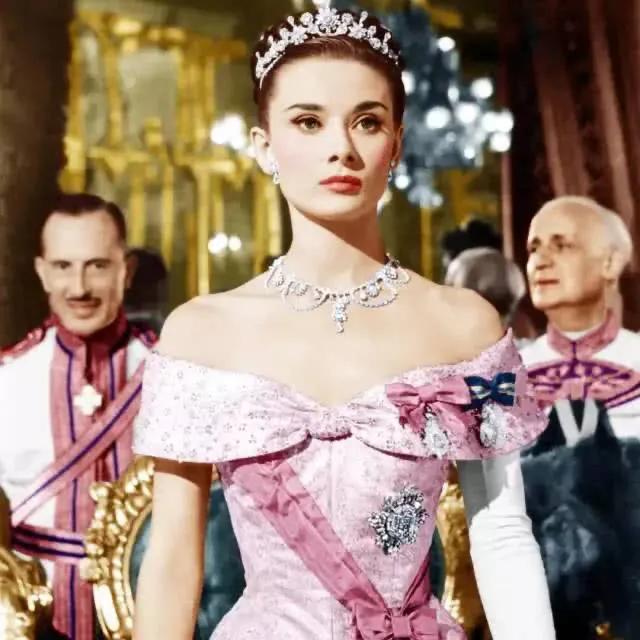 公主与平民的恋爱,公主与平民的爱情故事