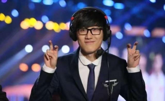 白鲨回顾年度被偷塔,穿越火线白鲨直播回放实锤