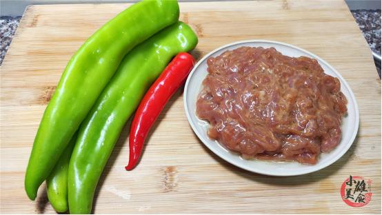 炒肉丝时,肉丝嫩不嫩关键在腌制!大厨教你肉丝腌制的正确步骤