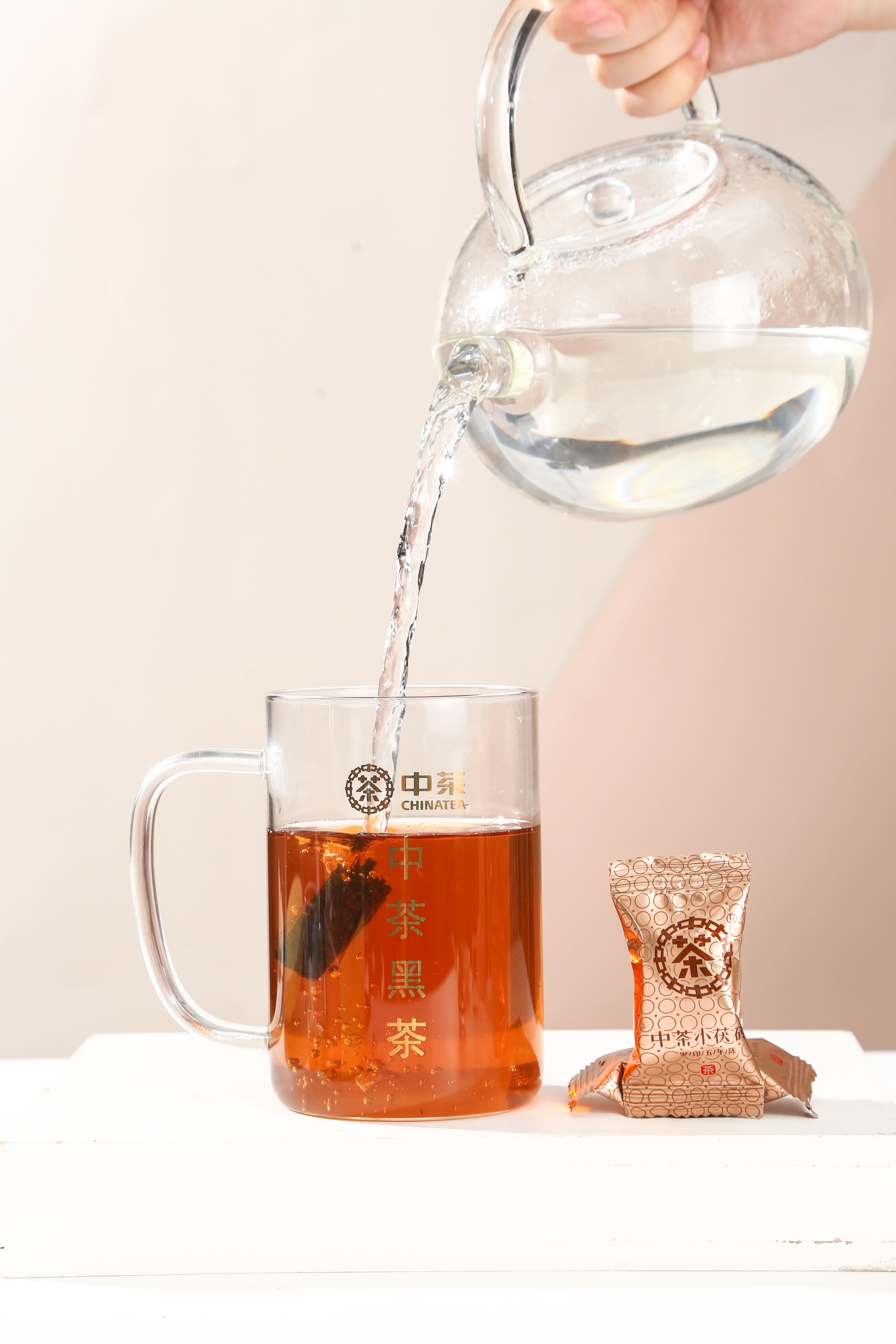 91年的中茶黑茶1700克价格,中茶黑茶小金花