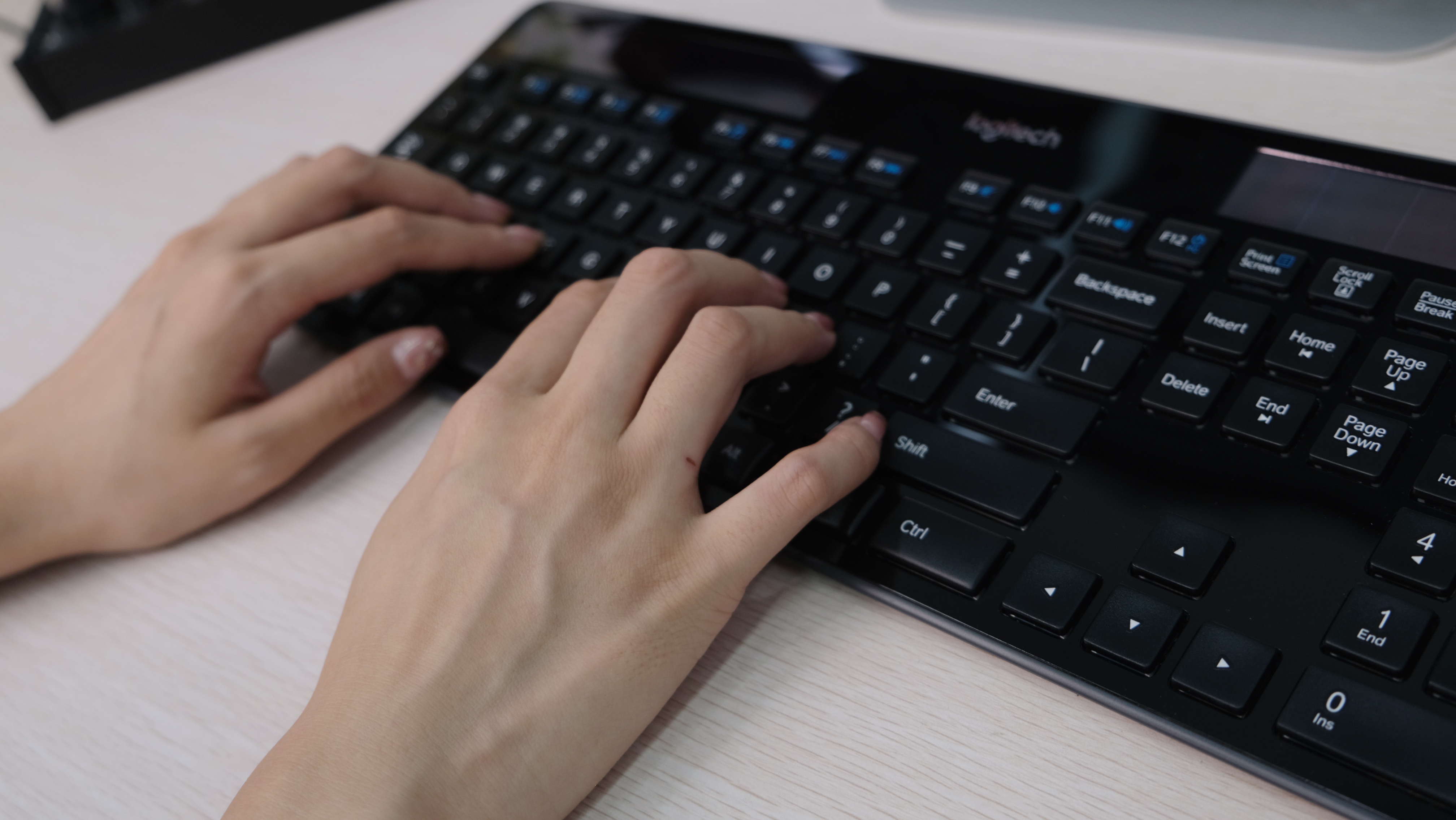 罗技k760太阳能键盘拆卸,罗技键盘780和罗技k750