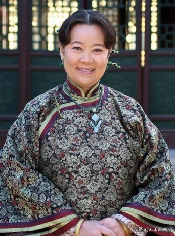 赵本山方青卓完整视频,一村之长赵本山方青卓的视频