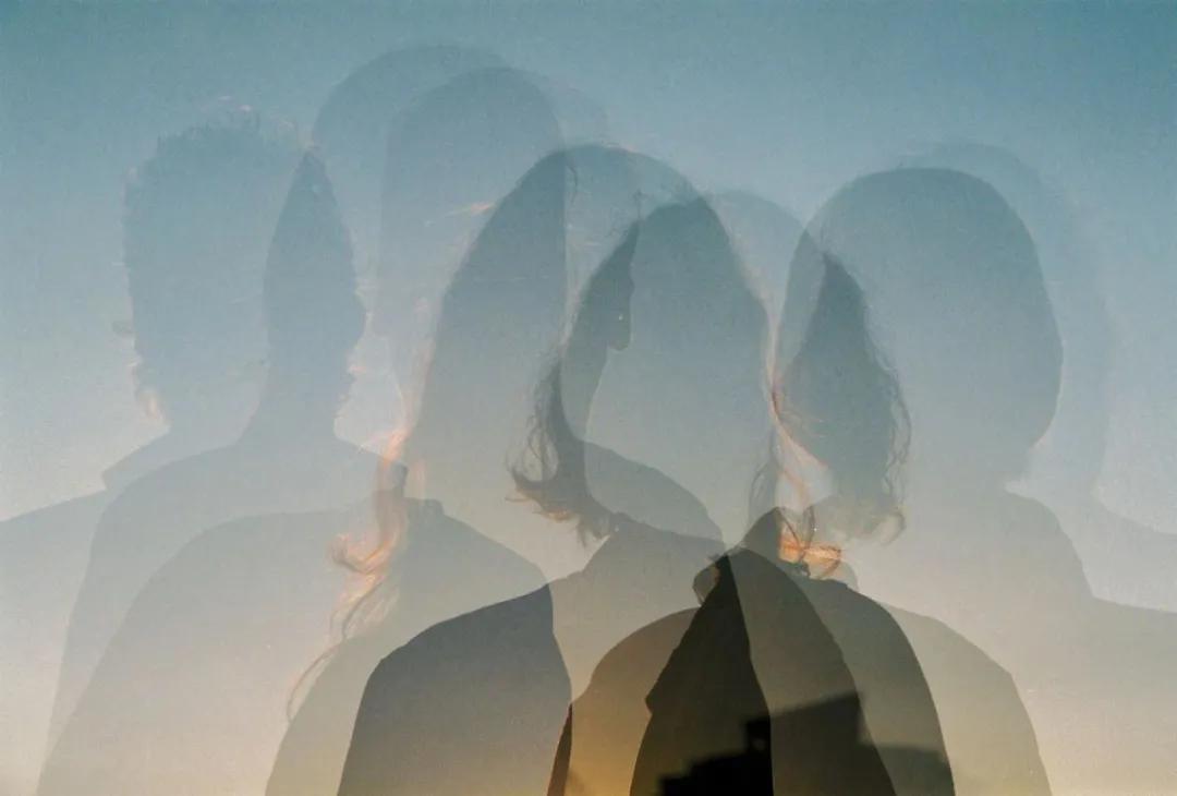 我曾在海王的鱼塘，他的微信签名是洁身自好｜100个微信签名故事