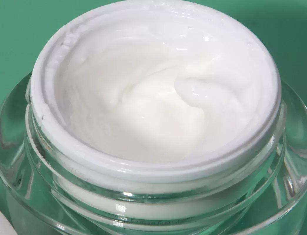 olay超红瓶眼霜成分,olay超a眼霜和a醇面霜一起用吗