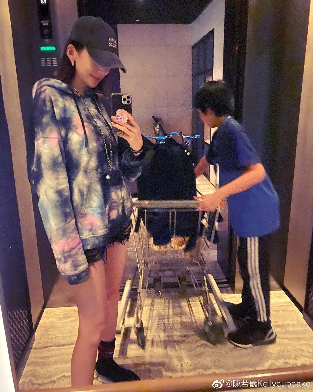 林志颖11岁儿子kimi罕露面,林志颖双胞胎儿子谁和kimi哥哥像