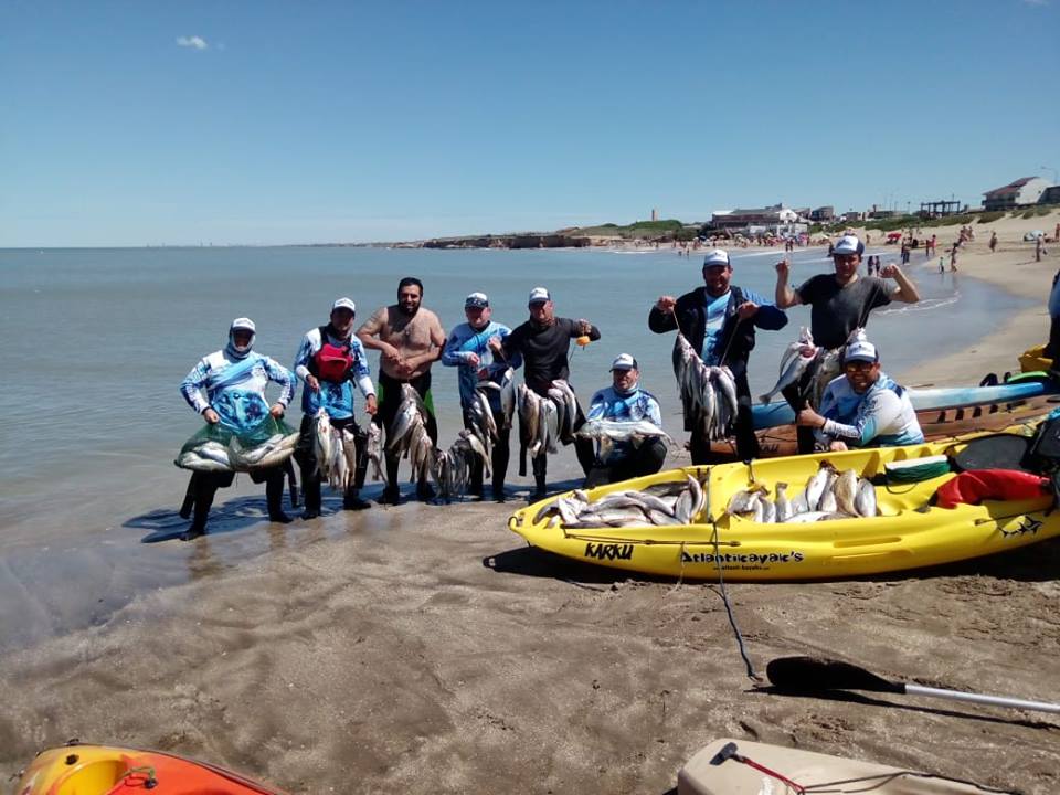 这才是最真实的国外钓鱼人，别崇洋媚外了，原来我们都被骗了