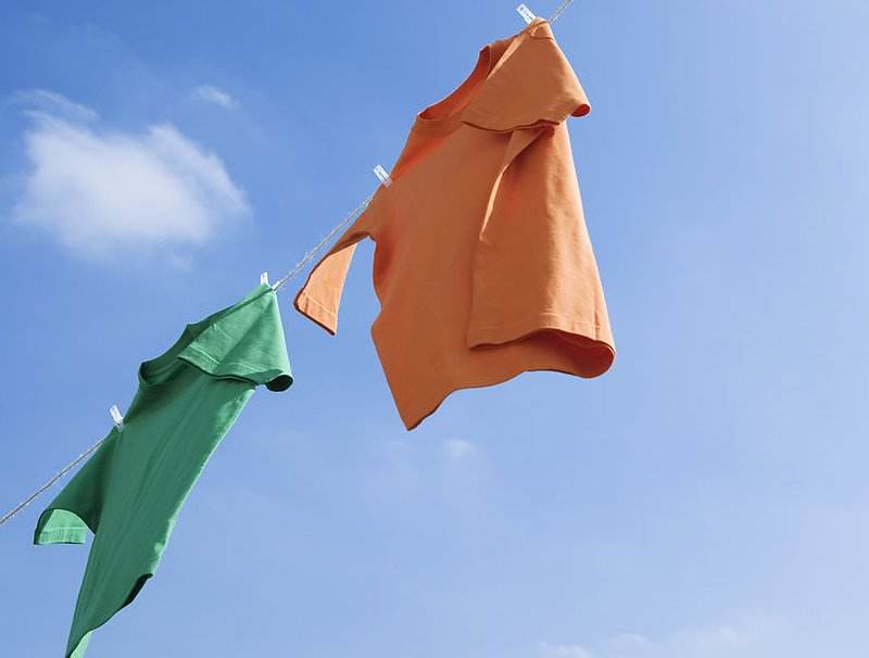 衣服怎么晾晒不变长,衣服晒变黄了怎么洗白