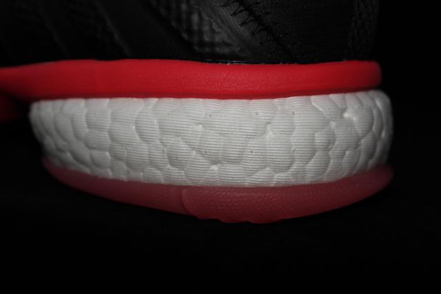 穿上就不想再脱的Q弹，阿迪达斯羽毛球鞋评测