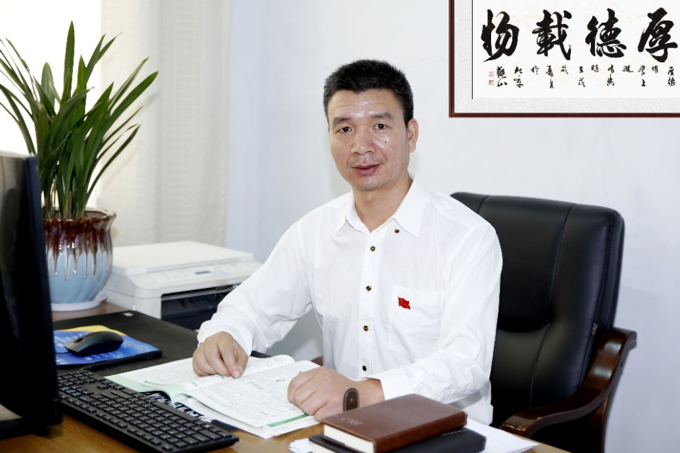 守教育报国初心担筑梦育人使命,坚守教育初心矢志逐梦前行