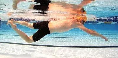 自由泳二次打腿,自由泳6次打腿