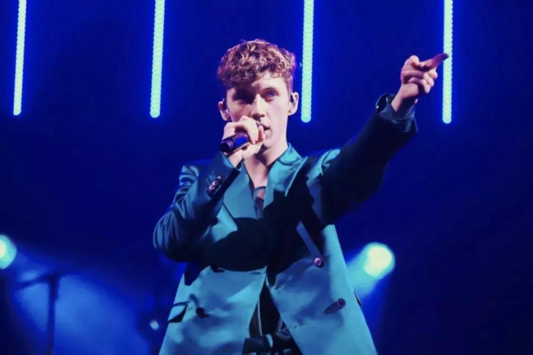 会唱歌技巧但唱歌很难听,唱歌难听4分钟教你唱歌技巧