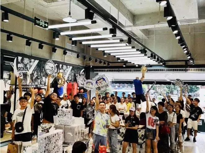 安踏三十年,安踏氢跑3.0