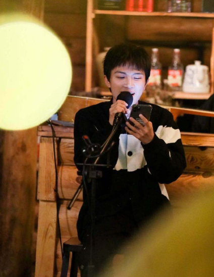 周深周杰伦烟花易冷完整版,周深人缘多好视频