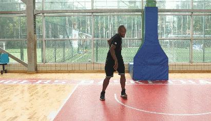 打篮球特别久还是很菜怎么办,打篮球怎么做到正确运球