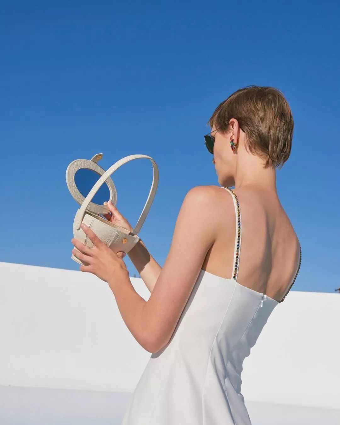 春天适合什么颜色包包,春天背什么颜色的包包