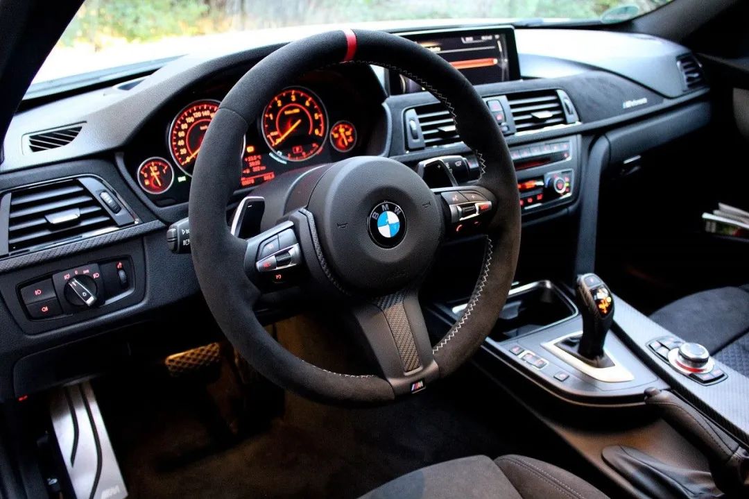 宝马座椅会被晒起皮吗,宝马皮革高温会晒化吗