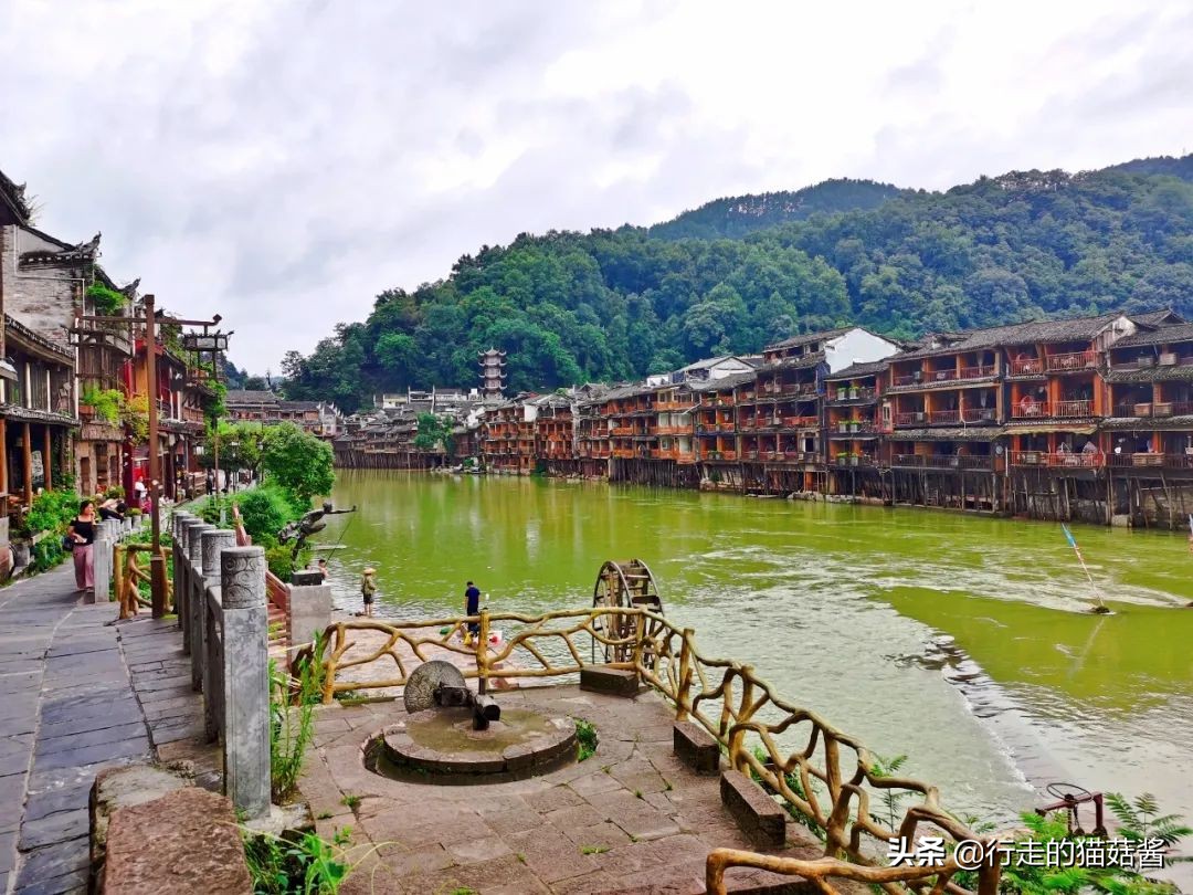 边城是沈从文笔下一座美丽的小城,沈从文笔下的边城讲的是哪里