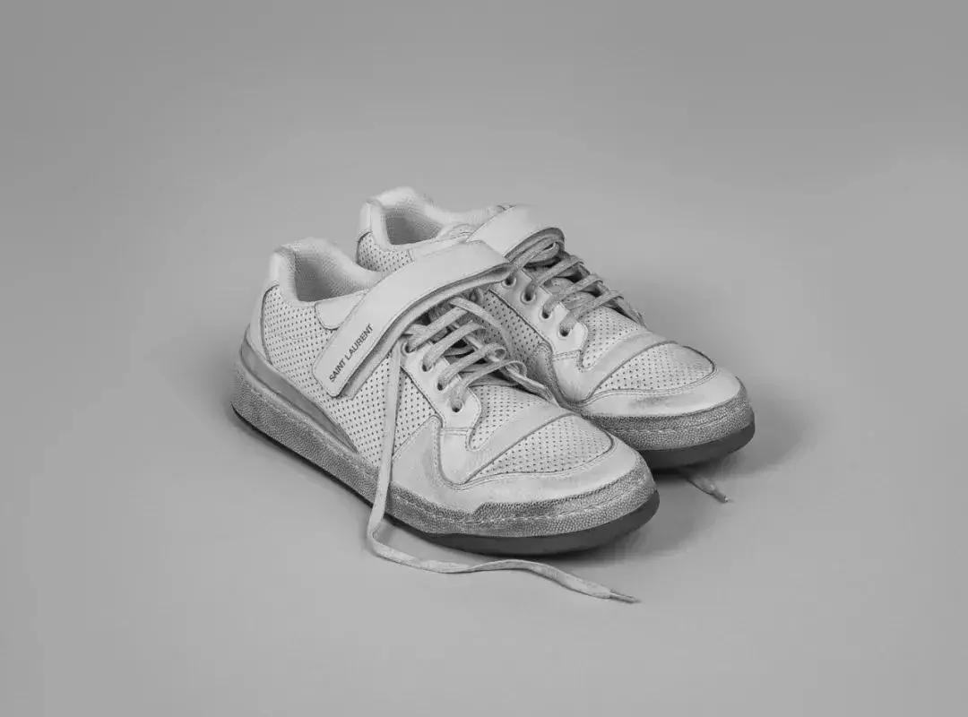 旧风格服装,穿上一件风格不同于以往的衣服