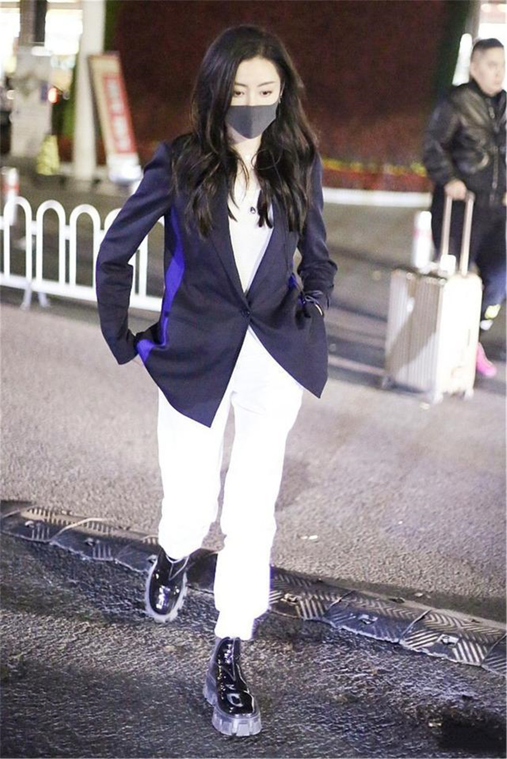 2020年流行的“运动裤”怎么穿?试试用这4款鞋子搭,时髦又显高