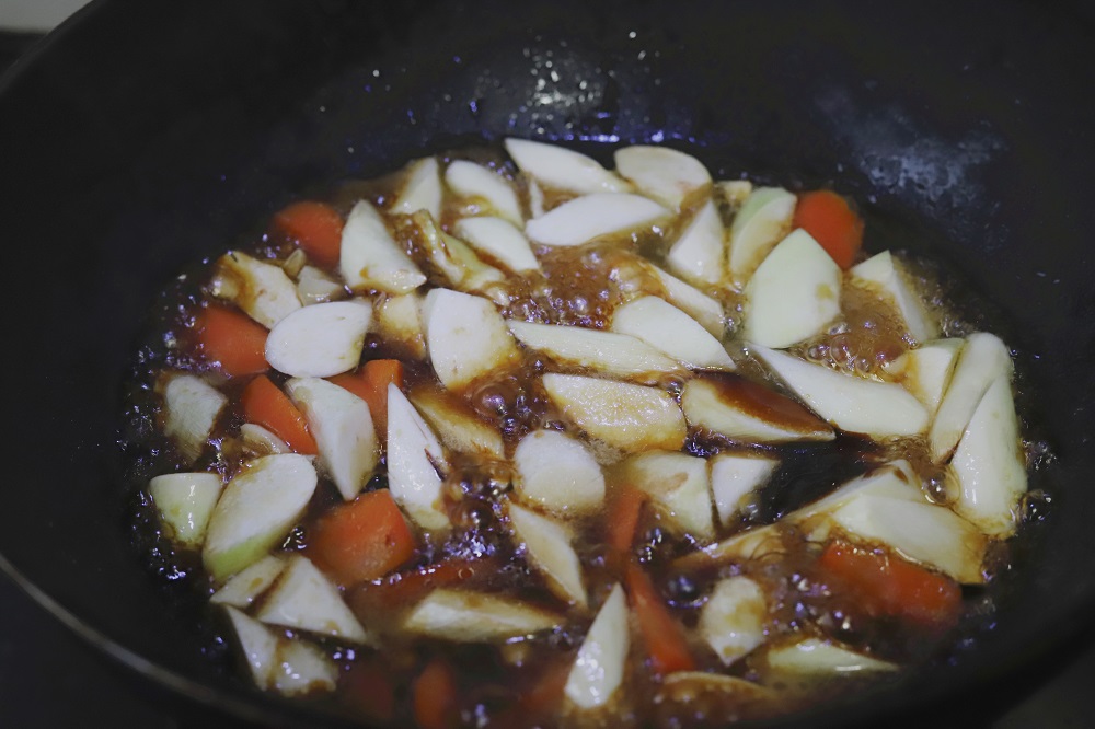 茭白里小黑点怎么吃,茭白有小黑点的家常做法