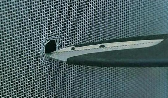 纱窗上的小洞怎么去除,纱窗有个窟窿怎么治