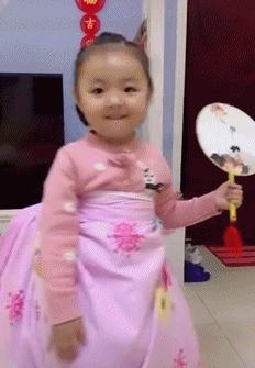 不倒翁小姐姐抖音网红,网红不倒翁小姐姐对比