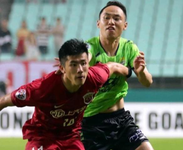 韩国足球球员被暴打,笑起来喜欢打人的人