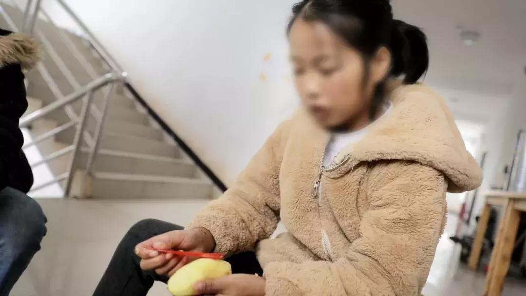 跨越2100多公里，我们为大山深处的孩子们上了一堂“云上美术课”