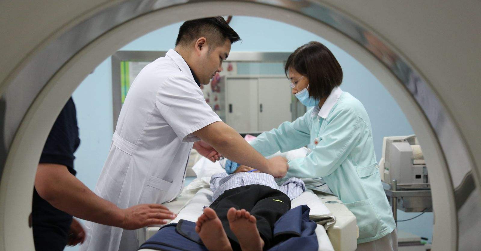 反复咳嗽一年！CT检查后恍然大悟，专家建议：吃东西应细嚼慢咽