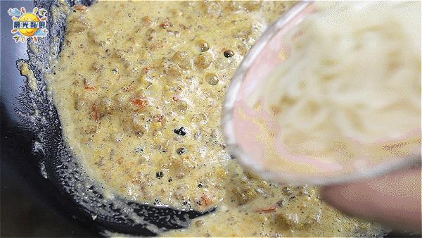 咸蛋黄拌粉干做法,咸蛋黄下饭做法