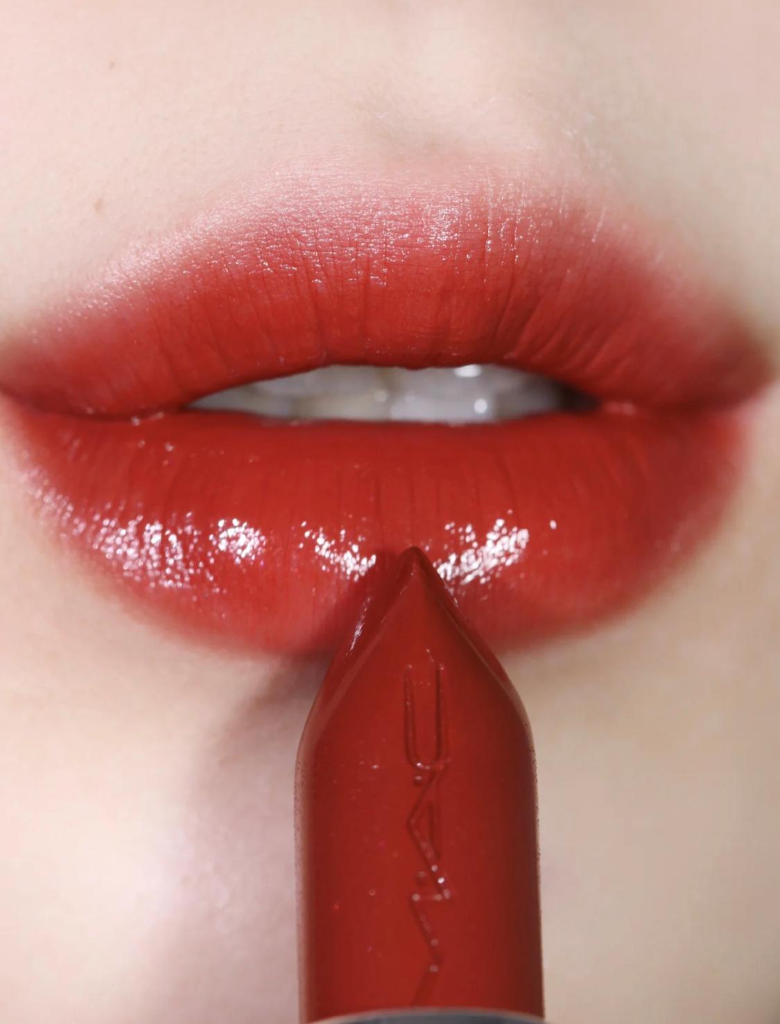 秋冬想要大女人风的优雅，我劝你涂这几支口红，高级与洋气你都有