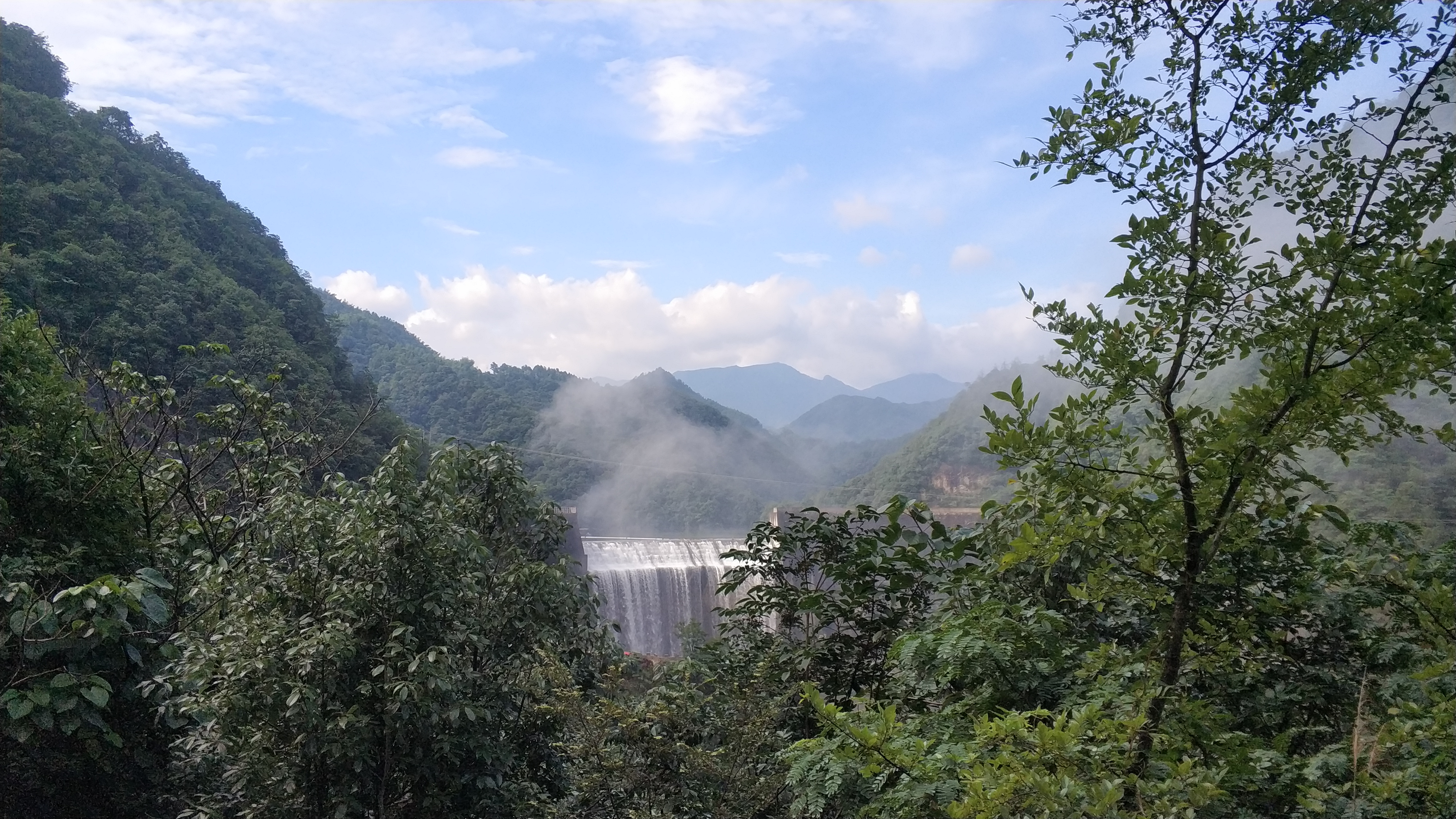 给大家展示一下什么叫做“金山药岭名茶地，竹海栗园水电乡”