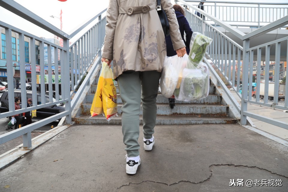 来一碗热乎乎的小米粥,来碗暖心暖胃的小米粥