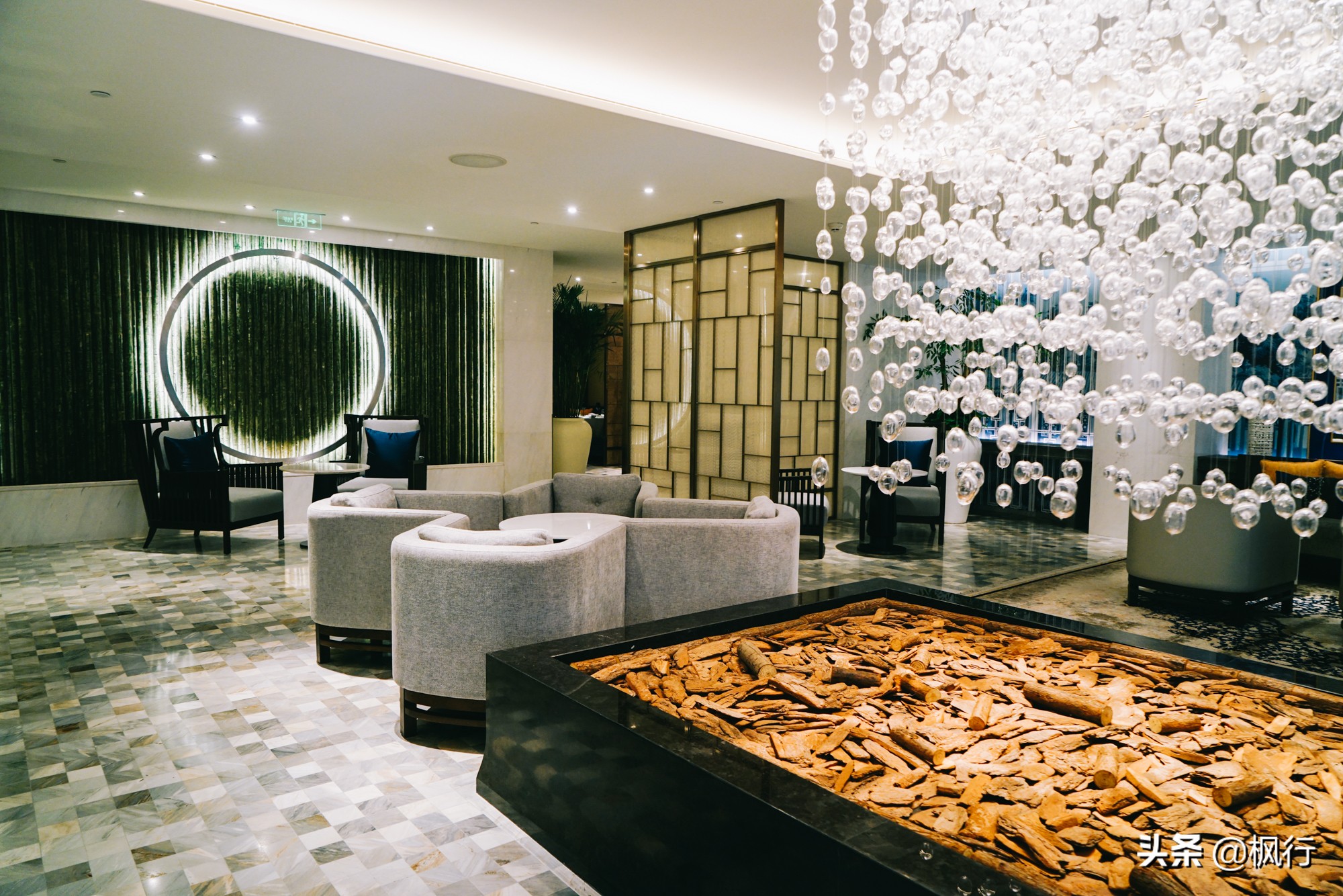 豪华王府饭店的餐厅周菜单，颜值高如帅主厨，老百姓也消费得起