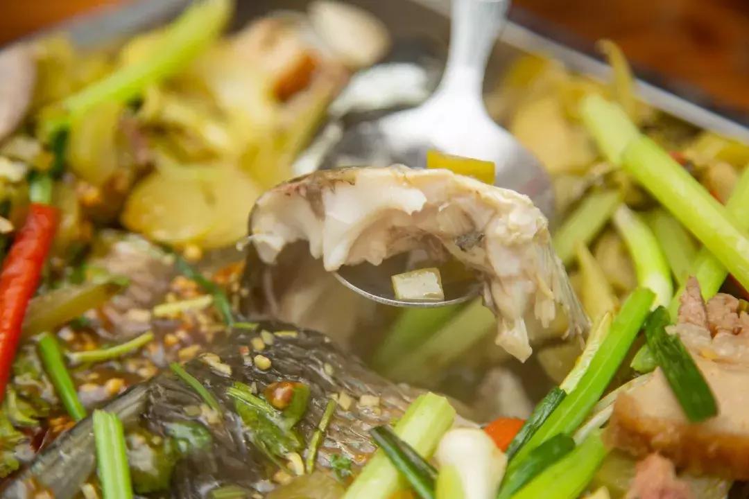 鍚嶉棬椋熷爞,闅愯棌鍦ㄤ竴鐗囧巶鍖轰箣涓殑楗爞