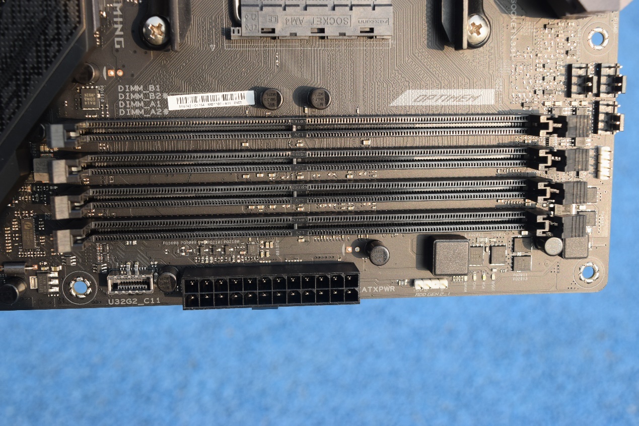 RAID实用、灯光好玩，跨代升级的ROGStrixX570装机点评