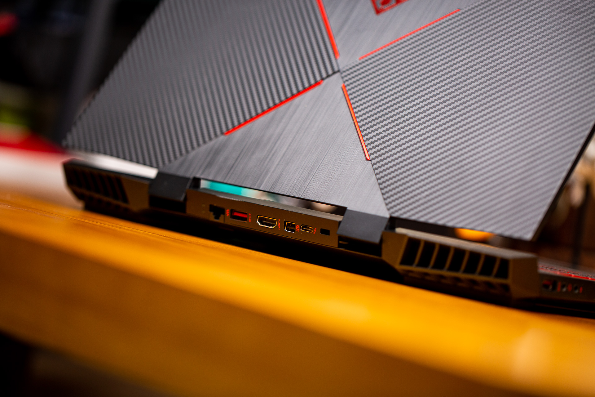 暗影精灵5和光影精灵5哪个好,暗影精灵5如何开启一键狂暴模式