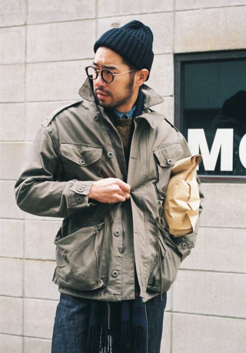 今天余文乐老师要为你们上一堂军装搭配课，答应我要好好学习哟！