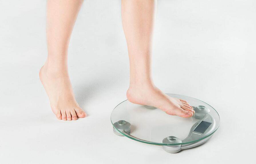 体脂秤是怎么测量数据的,体脂秤是怎样测量体脂的