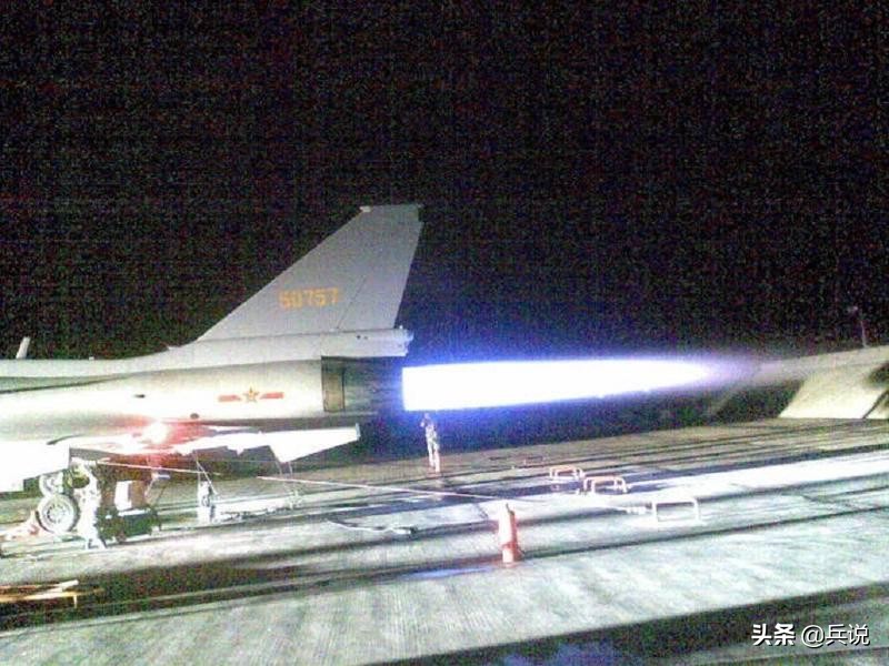 回顾歼10首飞：3秒钟，漏3滴油，总师宋文骢彻夜不眠