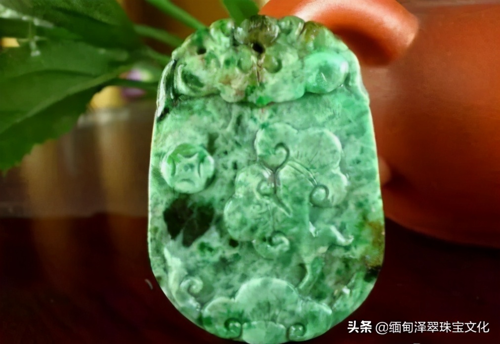 翡翠颜色的细节分类详解,翡翠帝王绿玉髓图片大全