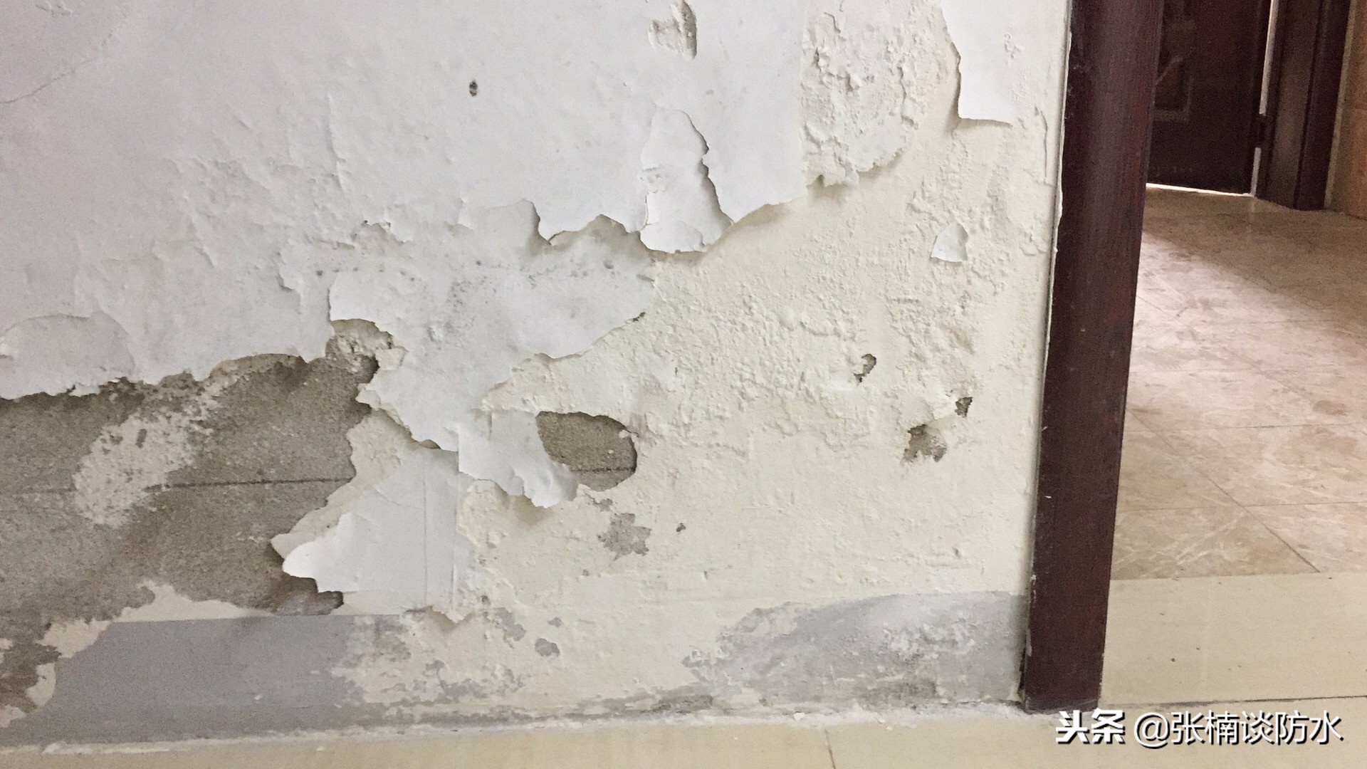 返碱起皮的墙面治理办法,想挡住墙体返碱用什么办法