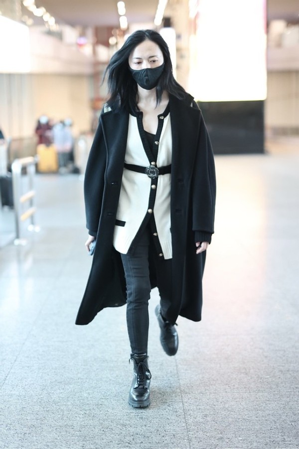 姚晨大衣腰带系法,姚晨穿露腰装秀纤纤细腰