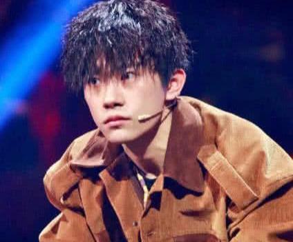 头发稀疏且发质软怎样打理才好看,头发稀疏发质软怎么治